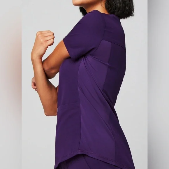 NWT, Fabletics, Method Flex 2-Pocket Scrub Top, Açaí, XS - Picture 3 of 6